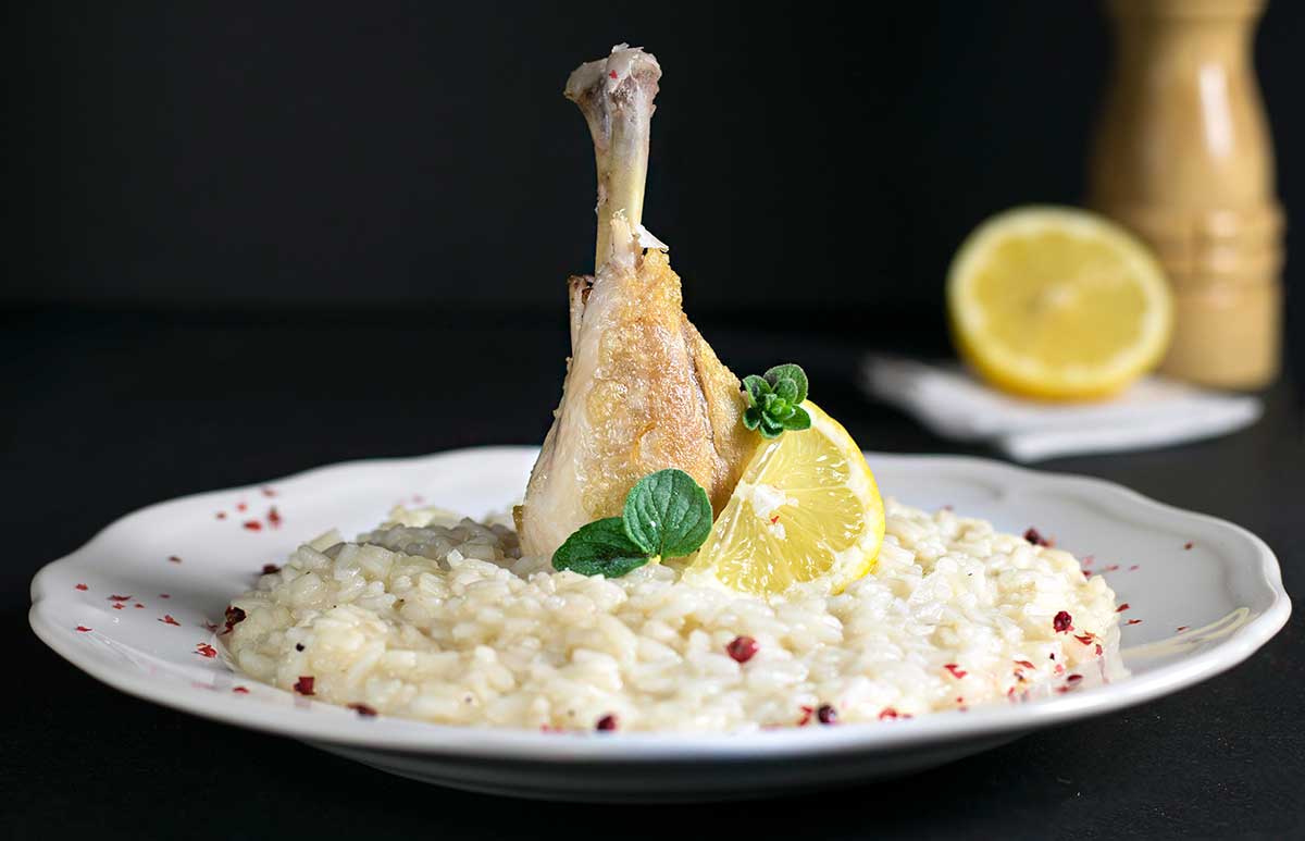 A plate with Greek chicken risotto.