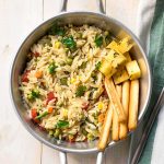 Featured image of Mediterranean vegetable orzo pasta (orzotto).
