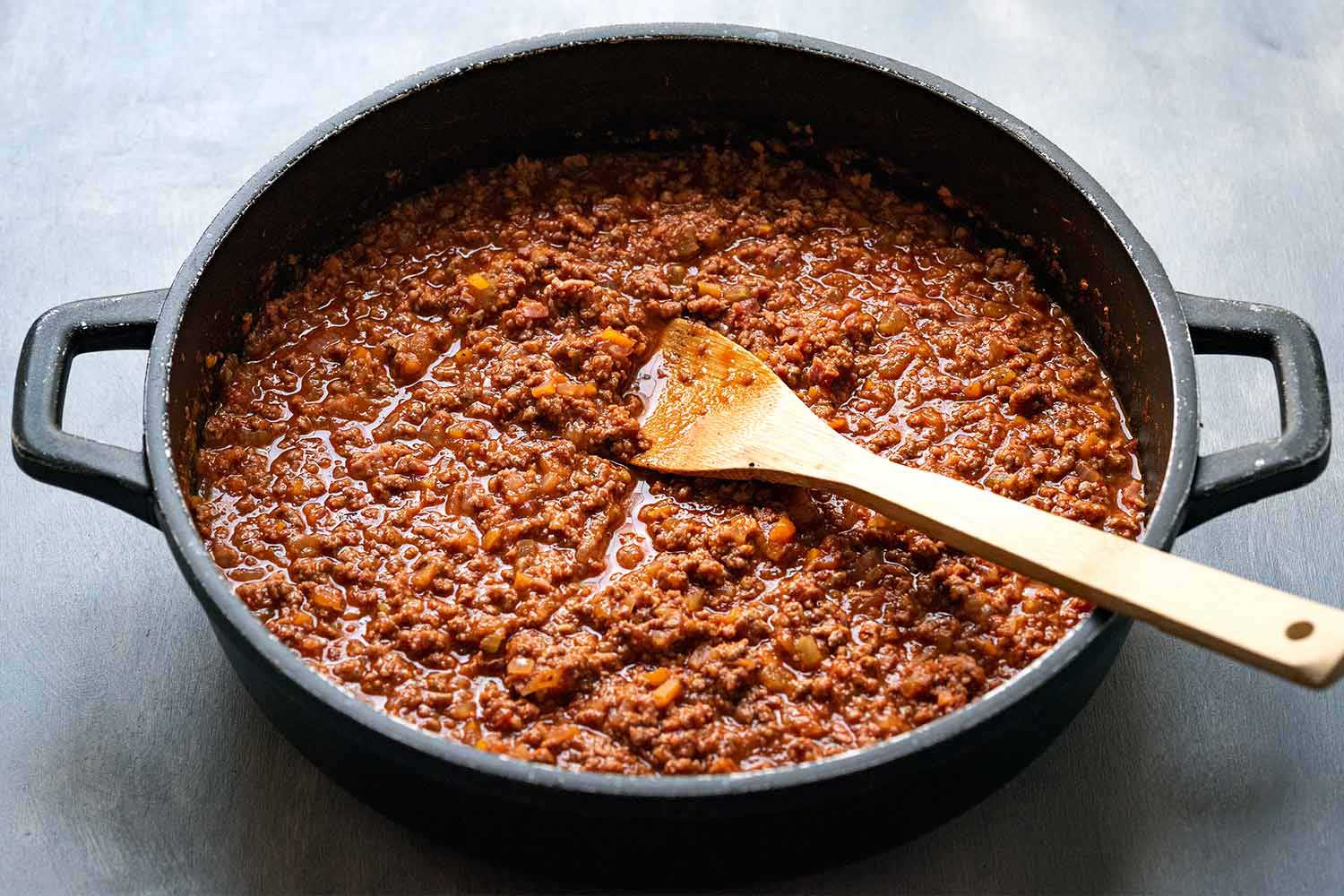 Image showing a finished spaghetti sauce with ground beef.