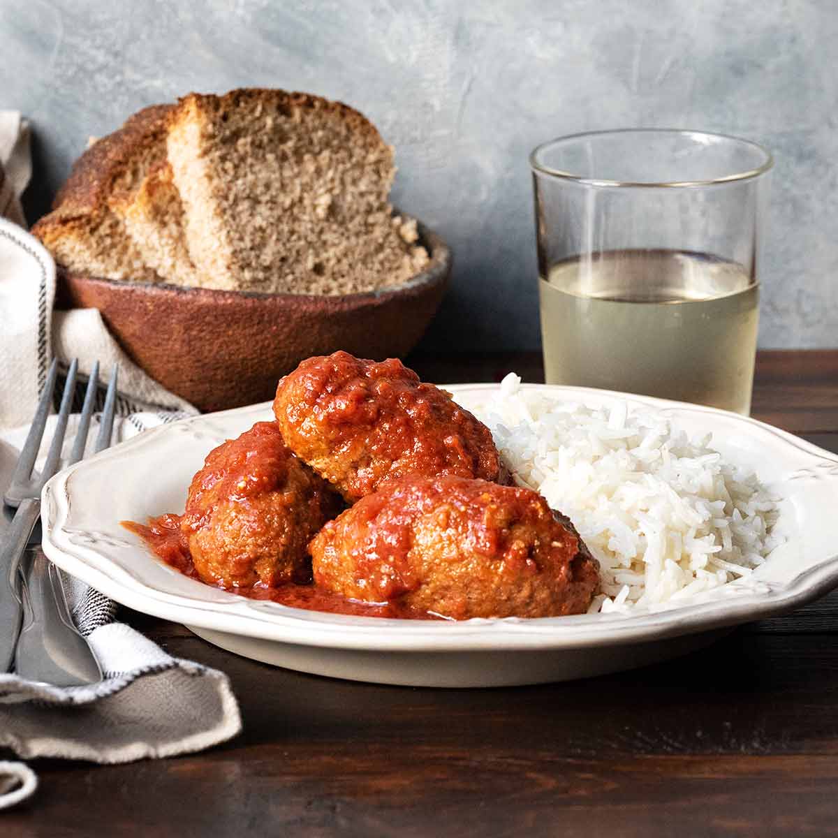 Soutzoukakia Smyrneika with rice.