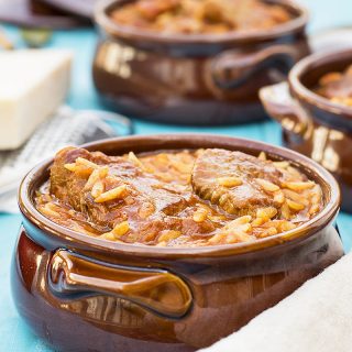 Greek beef stew with orzo pasta (Youvetsi) f