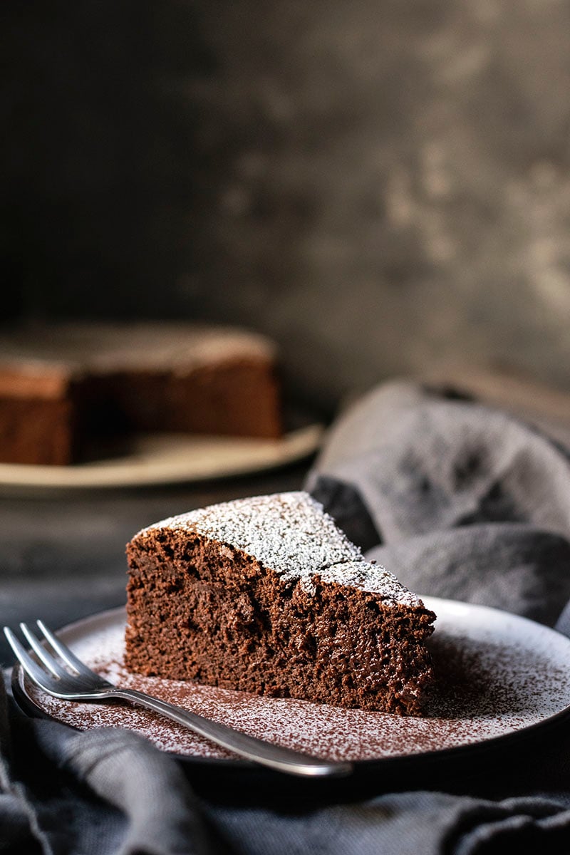 5-ingredient flourless chocolate cake (with no butter) 5