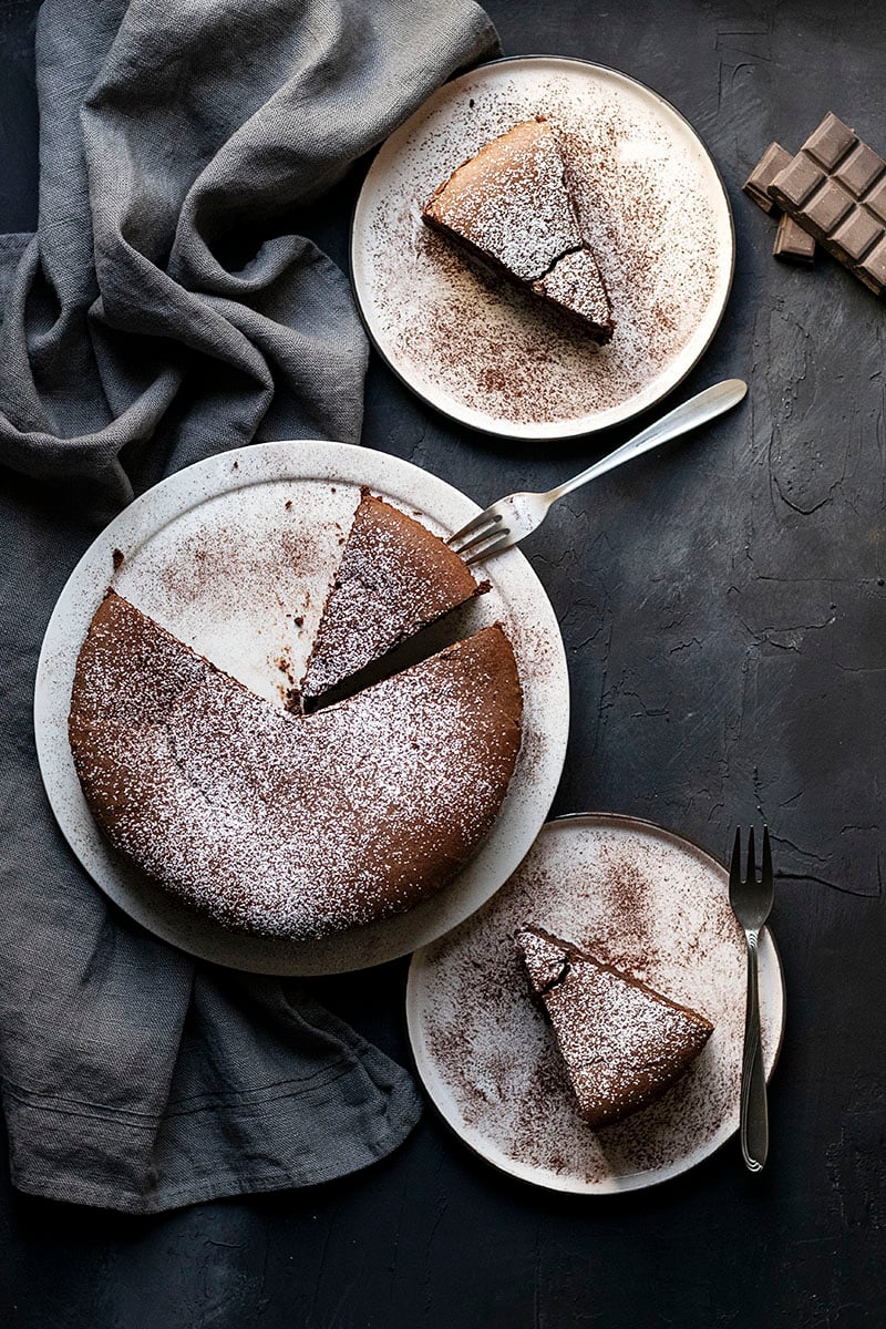 5-ingredient flourless chocolate cake (with no butter) 6