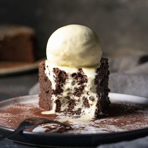 5ingredient flourless chocolate cake (with no butter)