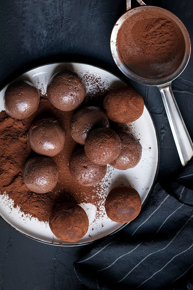 Fudgy chocolate truffle bliss balls (Vegan) 3
