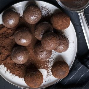 Chocolate truffle energy balls (Vegan) feat.