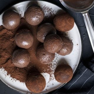 Fudgy chocolate truffle bliss balls (Vegan) feat.