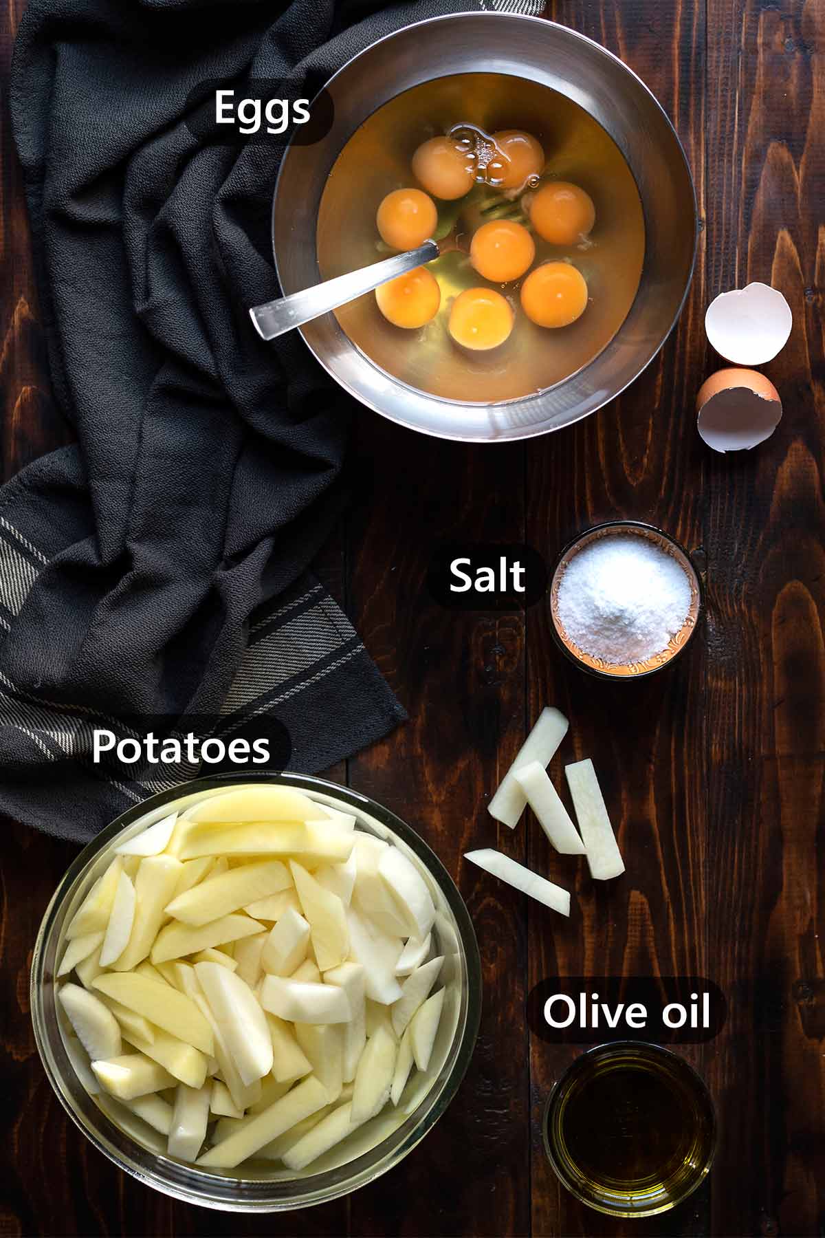 Ingredients for the Spanish potato omelette.