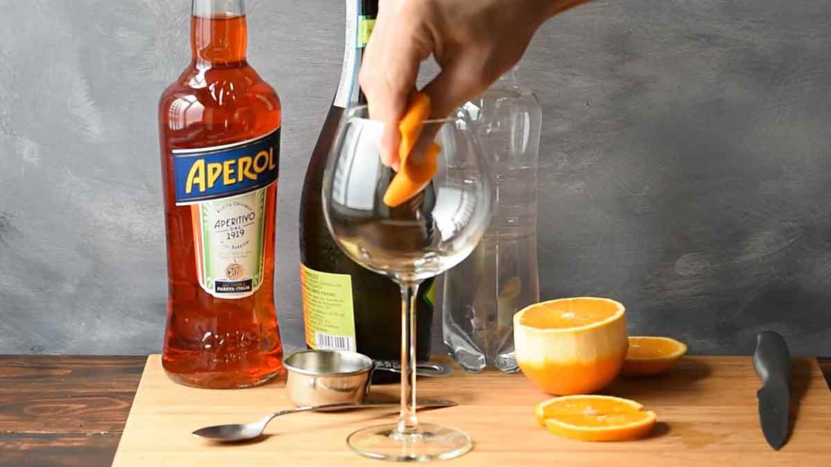 Aperol Spritz Recipe Guide: Classic 3-2-1 + easy variations! - The ...