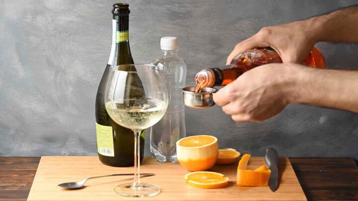 Aperol Spritz Recipe Guide: Classic 3-2-1 + easy variations! - The ...