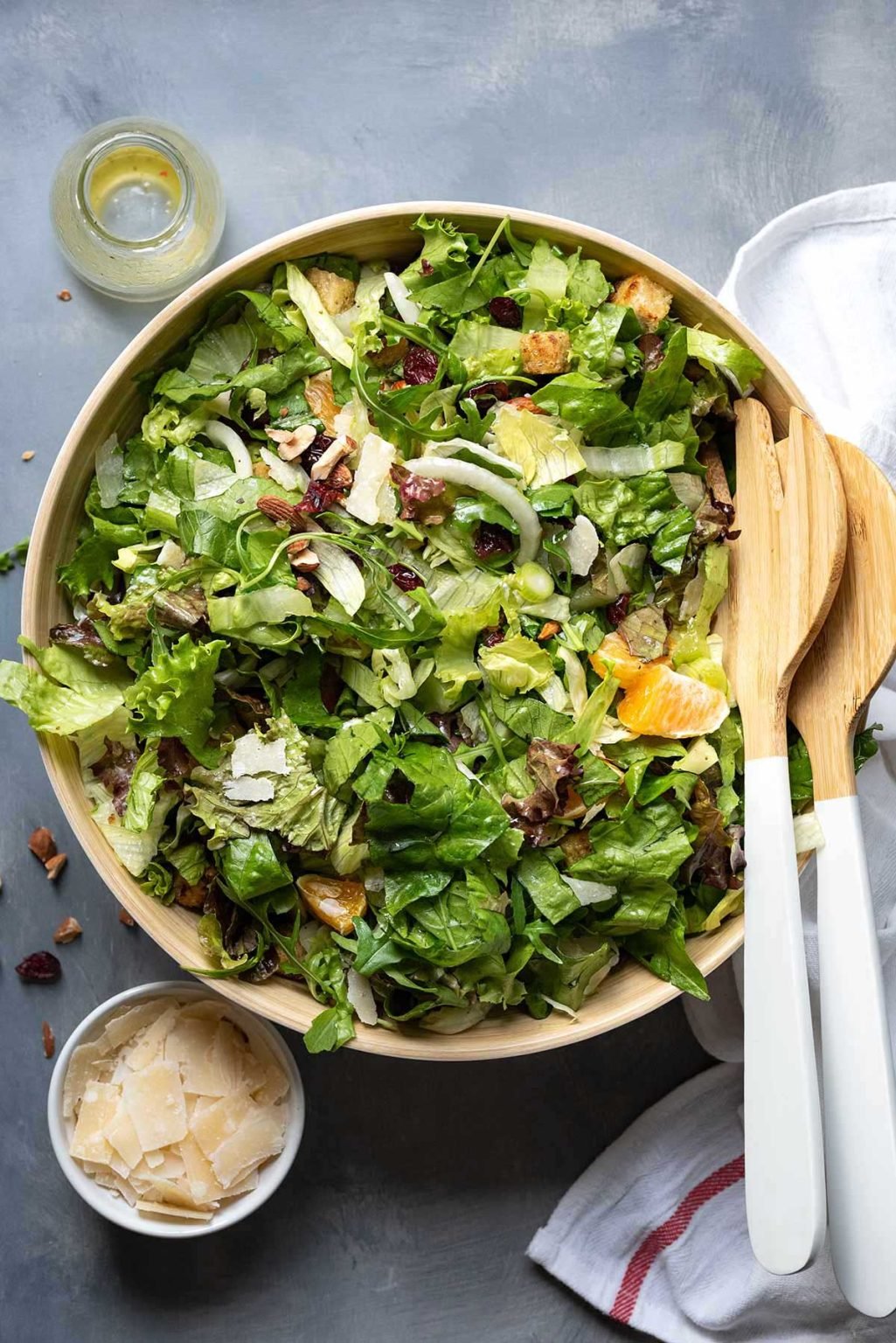 Best tossed green salad for a crowd (easy recipe) The Hungry Bites