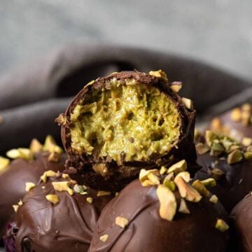 Pistachio chocolate balls featured image.