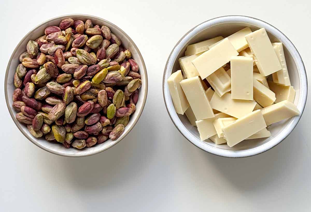 Ingredients for pistachio cream.