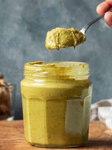 Easy pistachio cream in a jar, featured image.