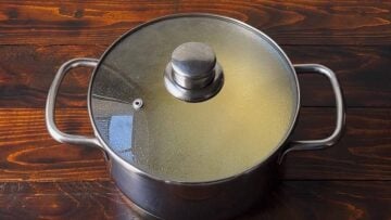 A pot with a lid on top.